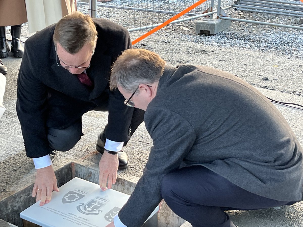 Laila Stenseng (@norwayambde) on Twitter photo Grundsteinlegung mit forsvarsminister Gram <a href="/Forsvarsdep/">Norwegian Ministry of Defence</a> und Verteidigungsminister Pistorius <a href="/BMVg_Bundeswehr/">Verteidigungsministerium</a> heute in Haakonsvern für das neue NOR-DEU U-boot Wartungs-Zentrum. Toller Tag in <a href="/bergenkommune/">Bergen kommune</a>! Grundsteinlegung mit forsvarsminister Gram <a href="/Forsvarsdep/">Norwegian Ministry of Defence</a> und Verteidigungsminister Pistorius <a href="/BMVg_Bundeswehr/">Verteidigungsministerium</a> heute in Haakonsvern für das neue NOR-DEU U-boot Wartungs-Zentrum. Toller Tag in <a href="/bergenkommune/">Bergen kommune</a>!