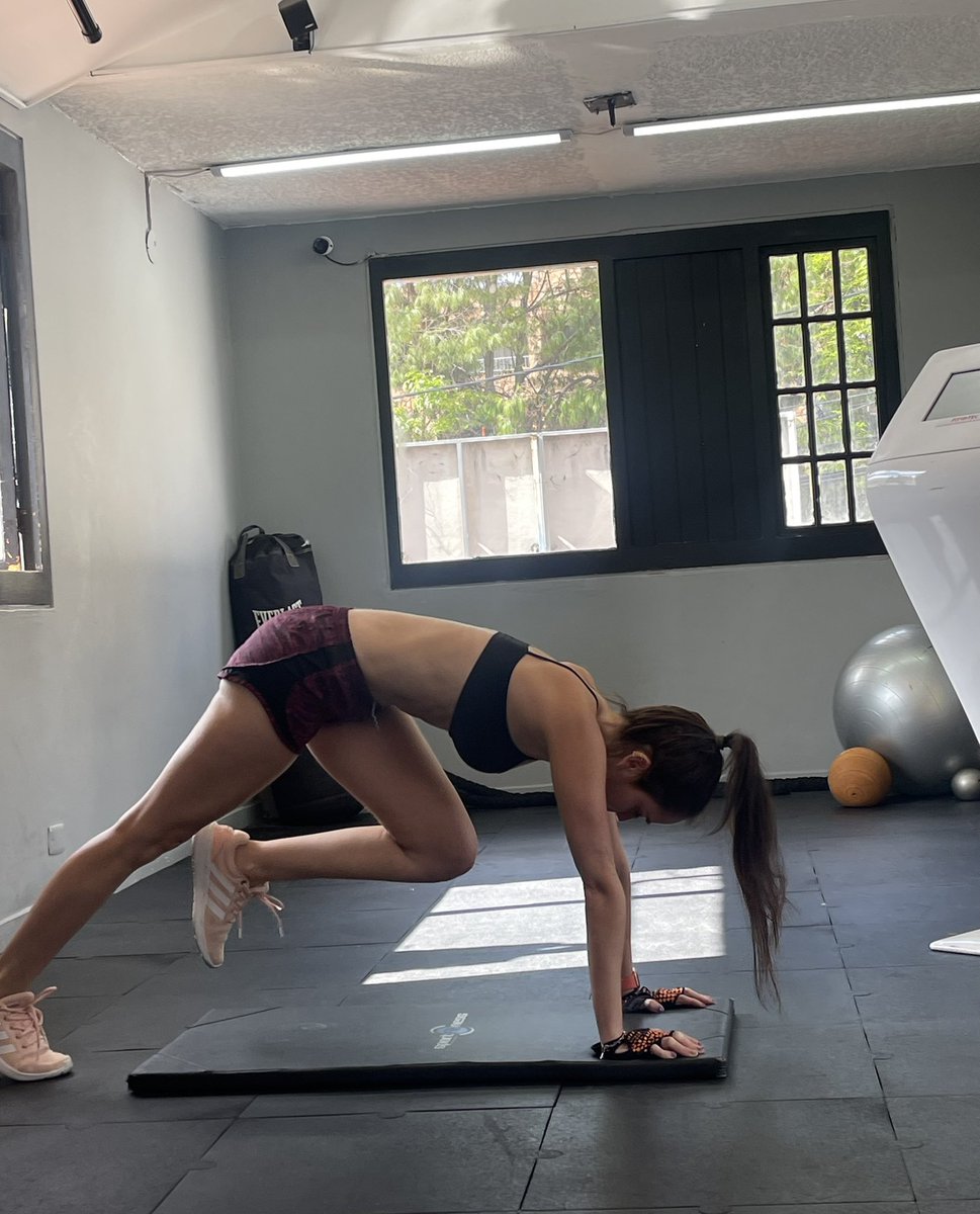 AmaliaSalgadoR's tweet photo. Con el corazón rotico ❤️‍🩹 pero no es una excusa! A entrenar! 

#FitTec #Ejercicio #FelizLunes #Fitness #XBody https://t.co/6Qq8xRQ73q