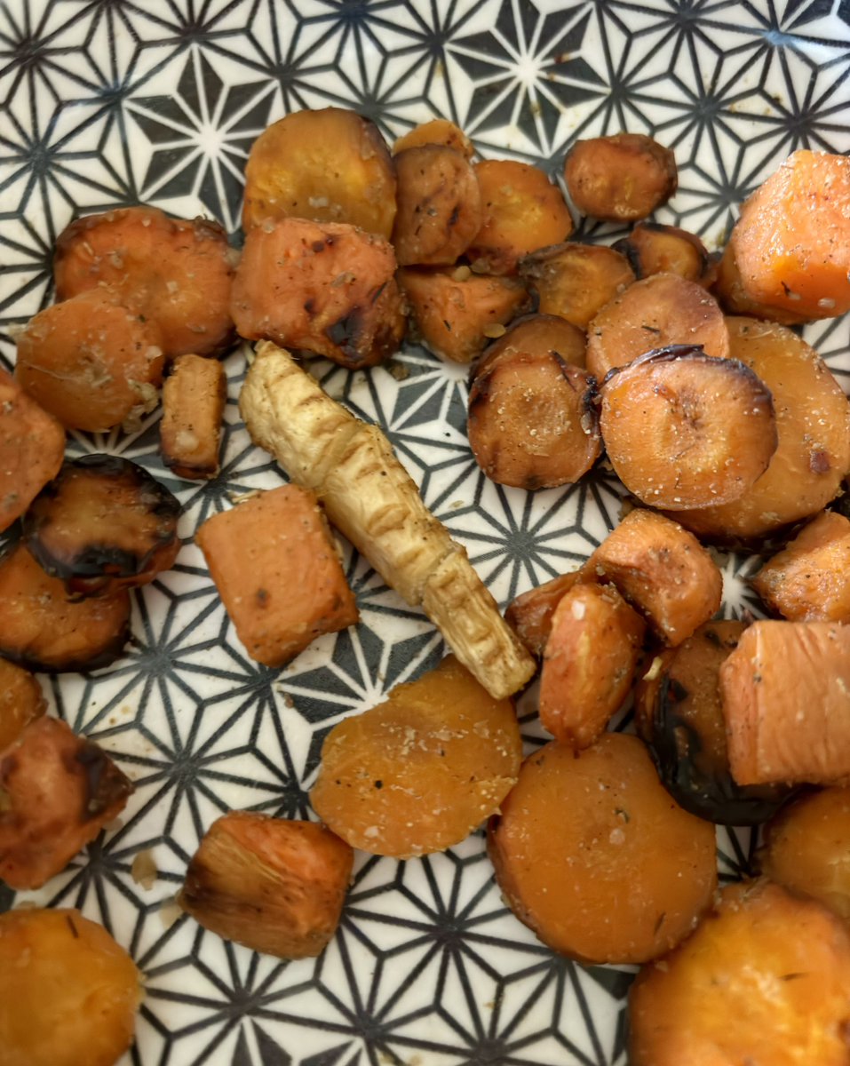 Hey, <a href="/GreenGiant/">Green Giant</a> ! What's in my daughter's Root Vegetables with garlic and thyme??? Someone missing a finger?? Wtf