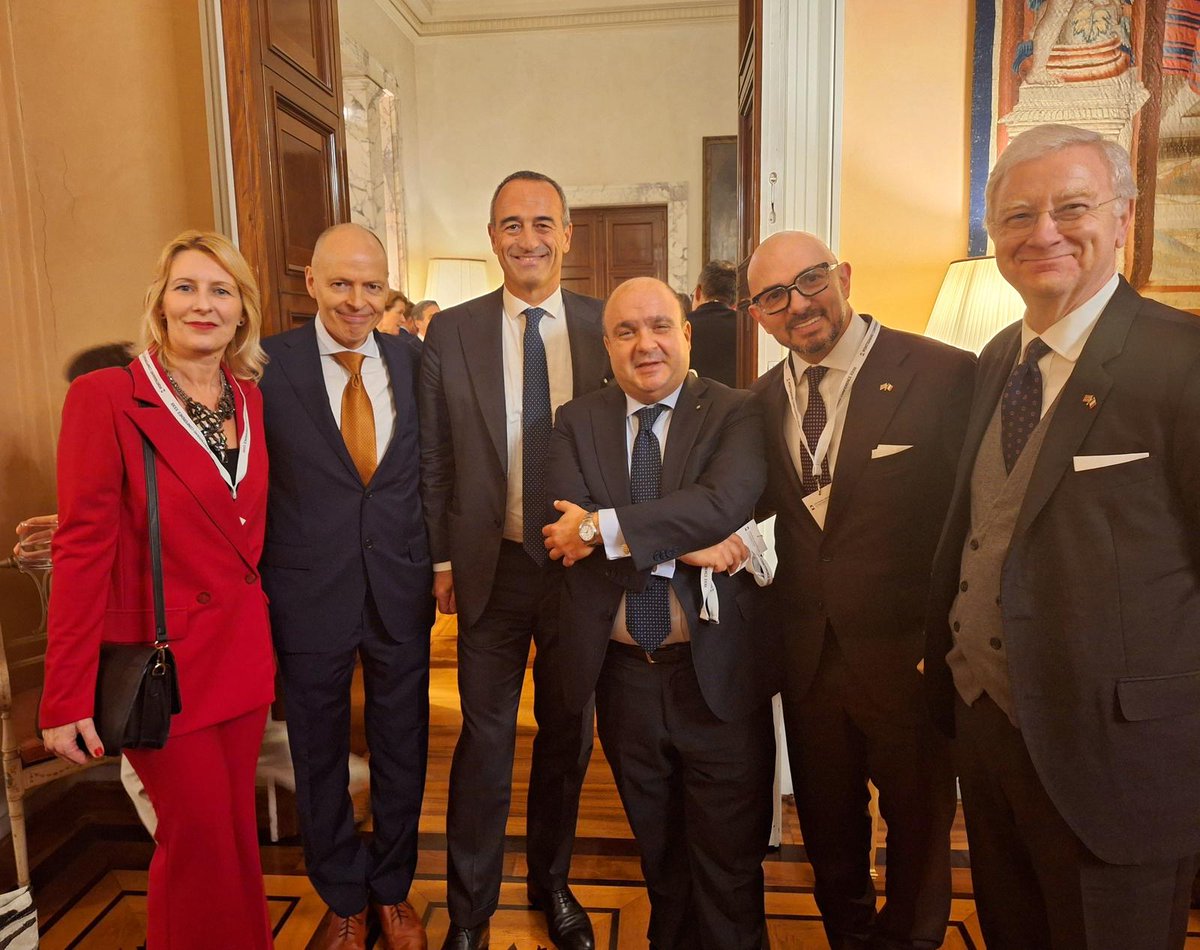 President Elect Roberto Costa attended the Pontignano Conference in Rome.
Joined by Ernesto Sicilia, Trenitalia, Francesco Bongarrà Director of the Italian Cultural Institute, Steven Sprague, President of the British Chamber of Commerce in Italy, and Serena Corti, Deputy CG.