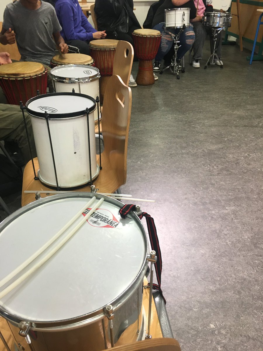 Les 3e SEGPA du collège profitent d’un atelier percussions brésiliennes avec <a href="/AgogoPercussion/">Agogô Percussions</a>.
Un moment riche en découverte et en rythmes!
#PEAC #CRED <a href="/dsden76/">DSDEN76</a>