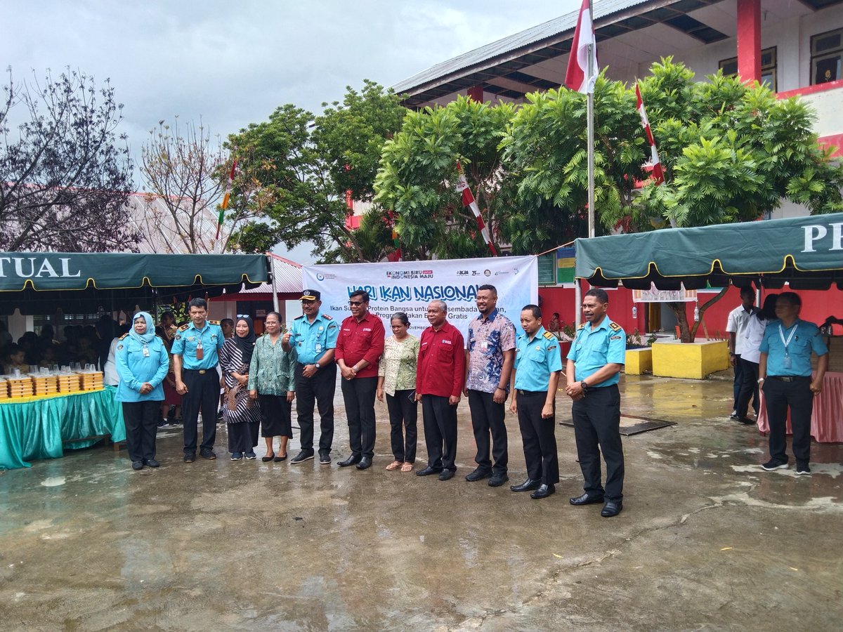 FerrySanamasse's tweet photo. Kamis (21/11), @FerrySanamasse, Luhkan Kota Tual, Mengikuti Kegiatan Sosialisasi dan Makan Ikan gratis dalam rangka Hari Ikan Nasional yang dilaksanakan oleh PPN TUAL

#GiatLuhkanSatminkalAmbon #KotaTual 
#luhlapor  
@bp3ambon
@puslatluhkp https://t.co/TI7r933VMS