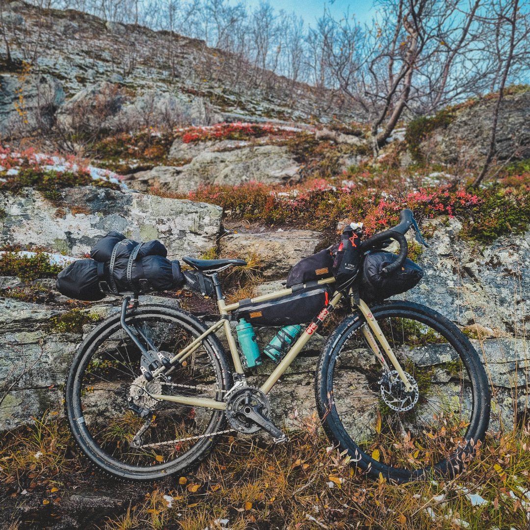 GenesisBikesUK's tweet photo. Fancy an Arctic-ready steed? The CdF 30 is the classic CdF.The Shimano GRX drivetrain gives a large range of gearing. The Reynolds 725 Chromoly tubeset saves weight without limiting strength. Shop: https://t.co/XOPfW83xmT #GenesisBikes #GenesisBicycleClub #GBC #NextGenGenesis https://t.co/VJgwVd69Jr