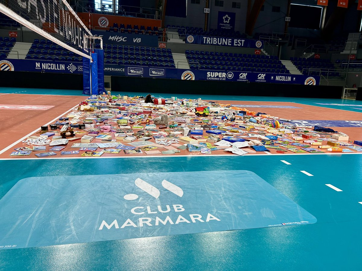 MHSCVolley's tweet photo. 190 kg de dons ont donc été remis aux @lesblousesrosesnational pour distribuer dans les #hopitaux & les #ehpads 🩷🩷
🙏🏼 à vous tous, supporters, bénévoles, joueurs, partenaires et toutes les entreprises qui avez contribué à cette collecte !
#volley #volleyball #don #dons https://t.co/MzODvMeUMF