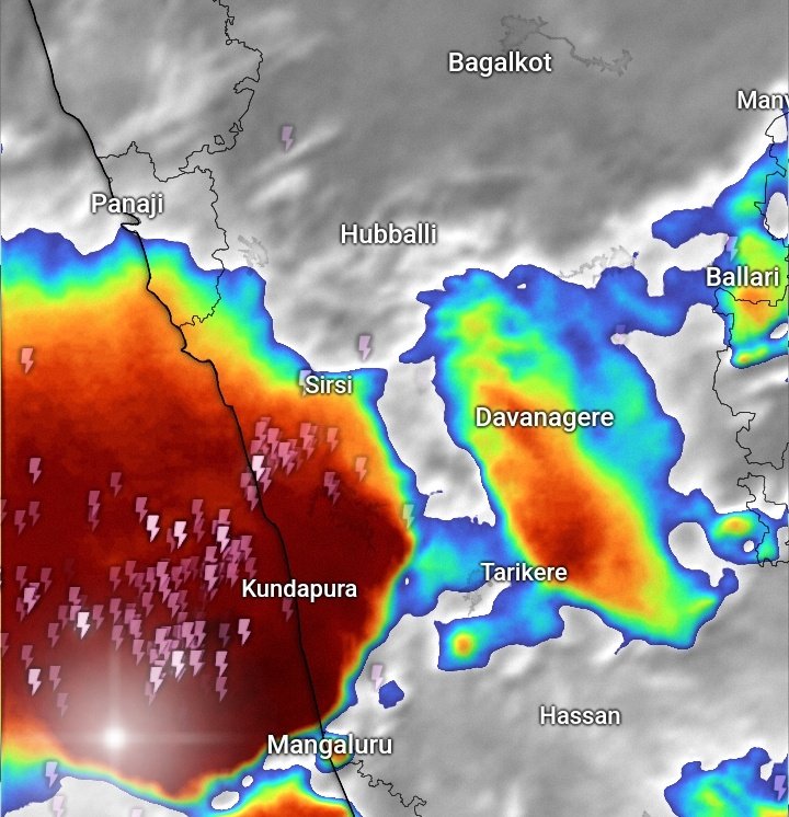 SadaSaleel99138's tweet photo. Coastal Karnataka is having a feast of rains like a monsoon day #KarnatakaRains
Huge cluster of convective rain bands are seen over Interiors of North Interior Tamil Nadu bordering with Karnataka
#BengaluruRains #BangaloreRains #Bangalore
#CycloneFengalAlert https://t.co/no4rBsYpV6