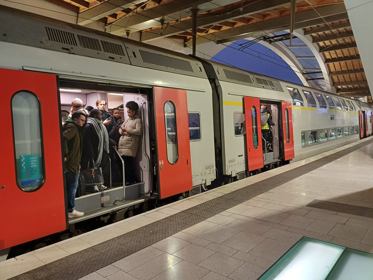StynenS's tweet photo. Vandaag was het nog erger. Gelukkig hebben we nu de Eurocity Direct... https://t.co/qL3mb3ECA8