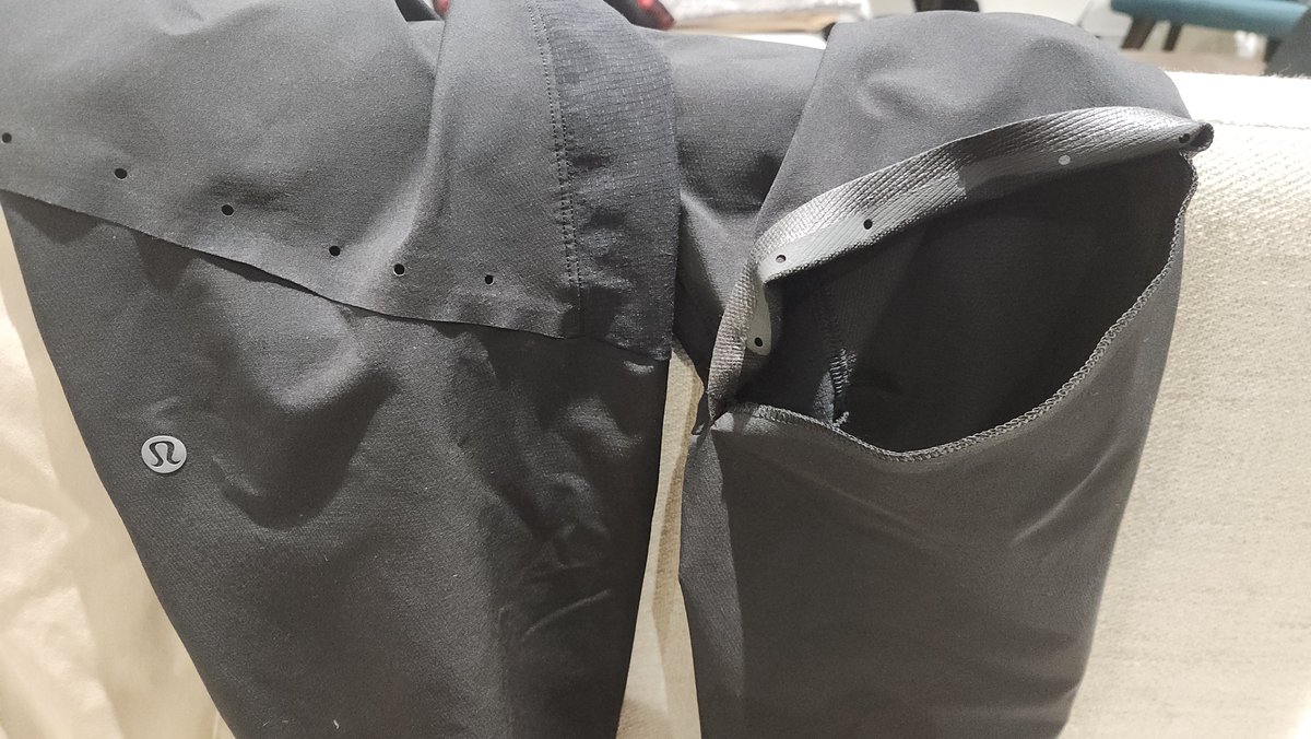deltaxsingh's tweet photo. @lululemon I took my pants in for your quality guarantee and was told it's only 1 year WITH proof of purchase - GIFTS DON'T COUNT. Even crazier is your pants are DESIGNED TO FAIL, they're are GLUED together and completely came apart. No wear or tear, CSR was floored https://t.co/wXOTsHqpUj