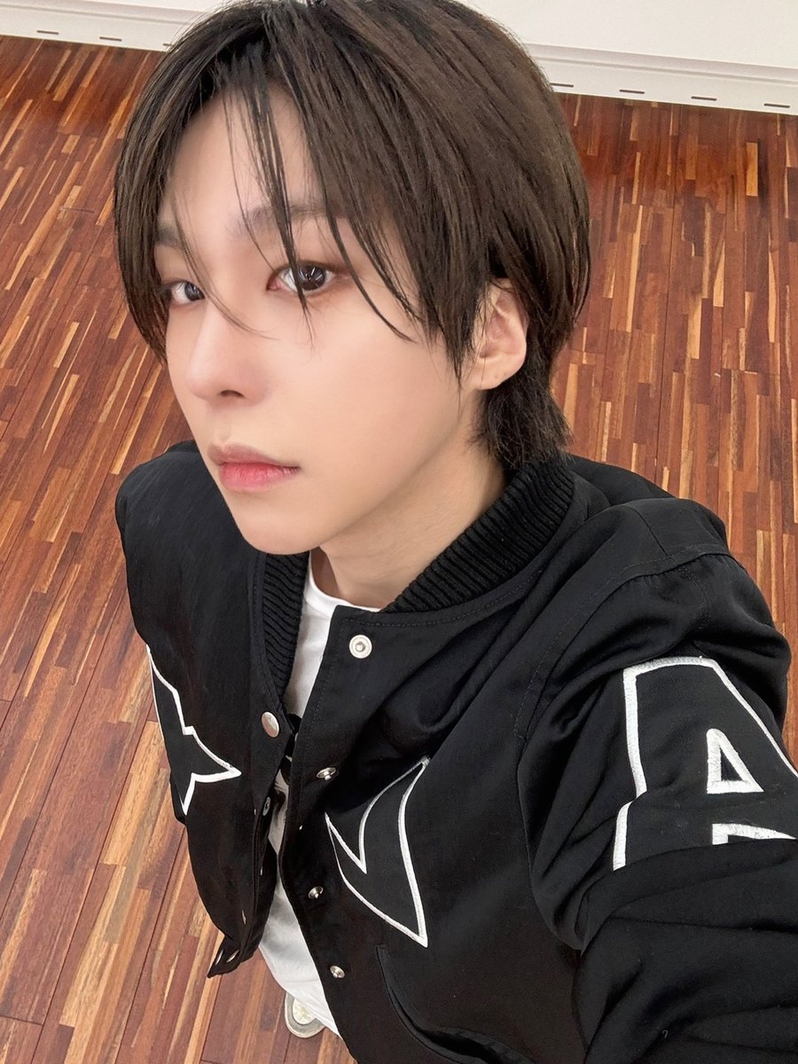 내일부터 추워져요 
패딩 꺼내자 🧣

#SHIN #이신
#GHOST9 #고스트나인