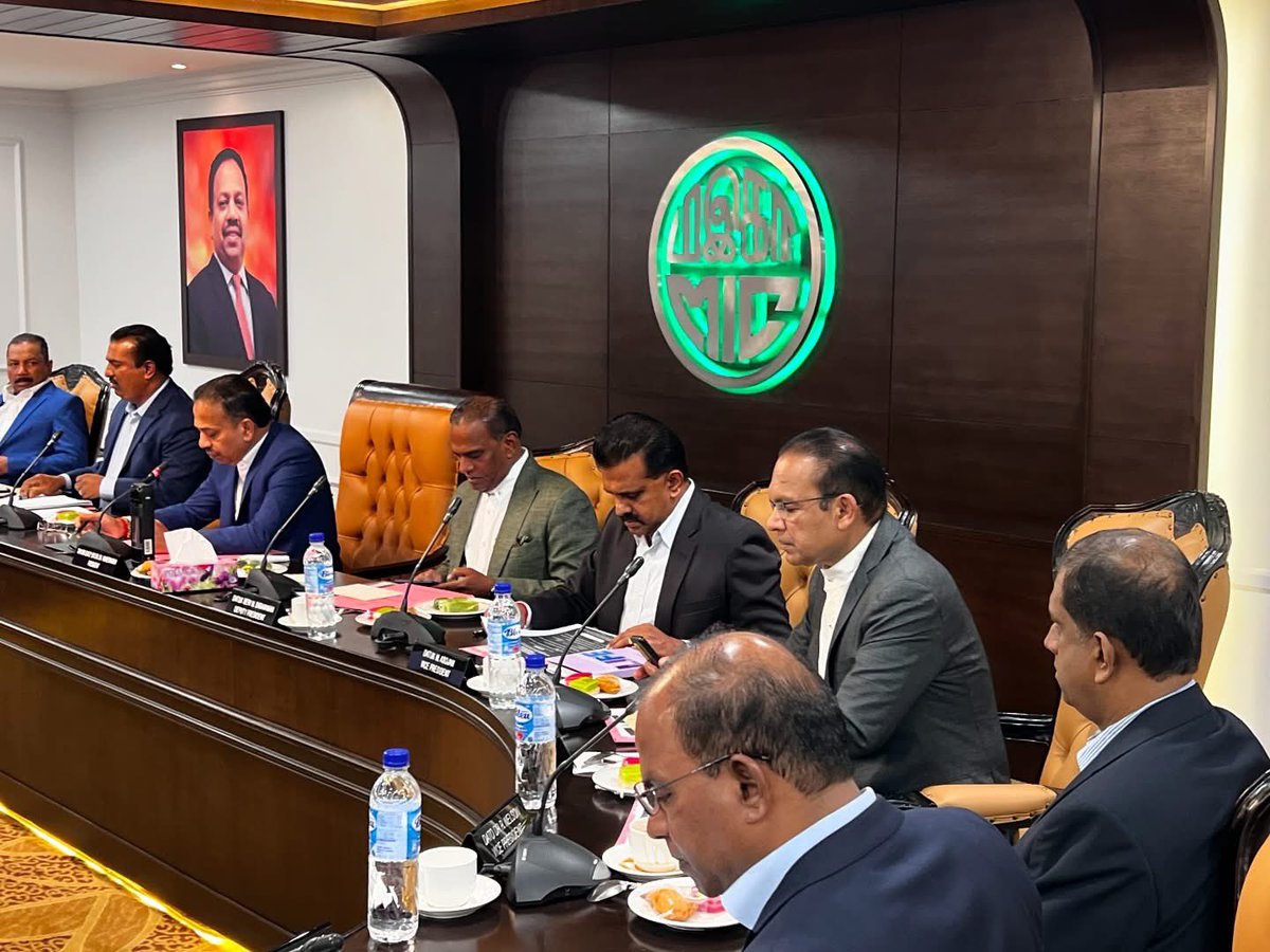 MIC_Malaysia's tweet photo. YBhg Tan Sri SA Vigneswaran, Presiden MIC telah mempengerusikan Mesyuarat Majlis Kerja Tertinggi MIC Pusat. #TSV #MICNews #INFOMIC #MICLeads #MICCares #MICPrihatin #MICMemimpin #MICMalaysia #CWCMIC https://t.co/hIyD5guYdL
