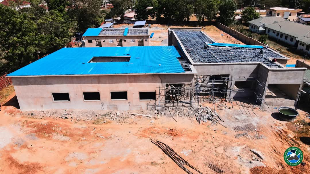 The ongoing construction of a Level 2 Primary Health Care facility on Old Airport Road in Minna.

This is one of 100 Level 2 Primary Health Care facilities planned for construction, with 20 currently being constructed under the administration of Governor Umaru Bago.

#NewNiger