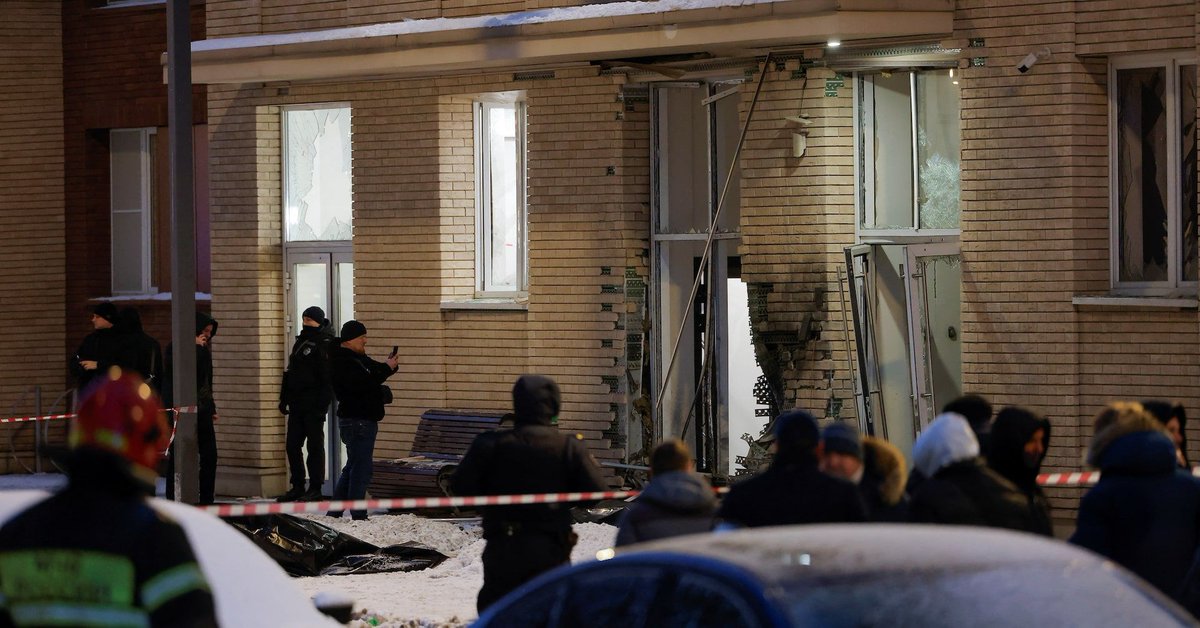 TheNewsGodtweet's tweet image. A bomb hidden in an electric scooter killed a senior Russian general in charge of nuclear protection forces in Moscow, according to Russia's investigative committee.   

#Russia #General #NuclearProtection #Moscow #BreakingNews #Security #InvestigationInsertRetry