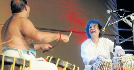 At Cherpu, a village near Trissur, I saw Ustad Zakir Hussain performing for the last time. His solo was followed by jugalbandhi with chenda maestro Mattannur Sankarankutty. Both gentlemen were humble to a fault, coaxing each other to get on to the stage, saying, ‘pehle aap’! 1/2