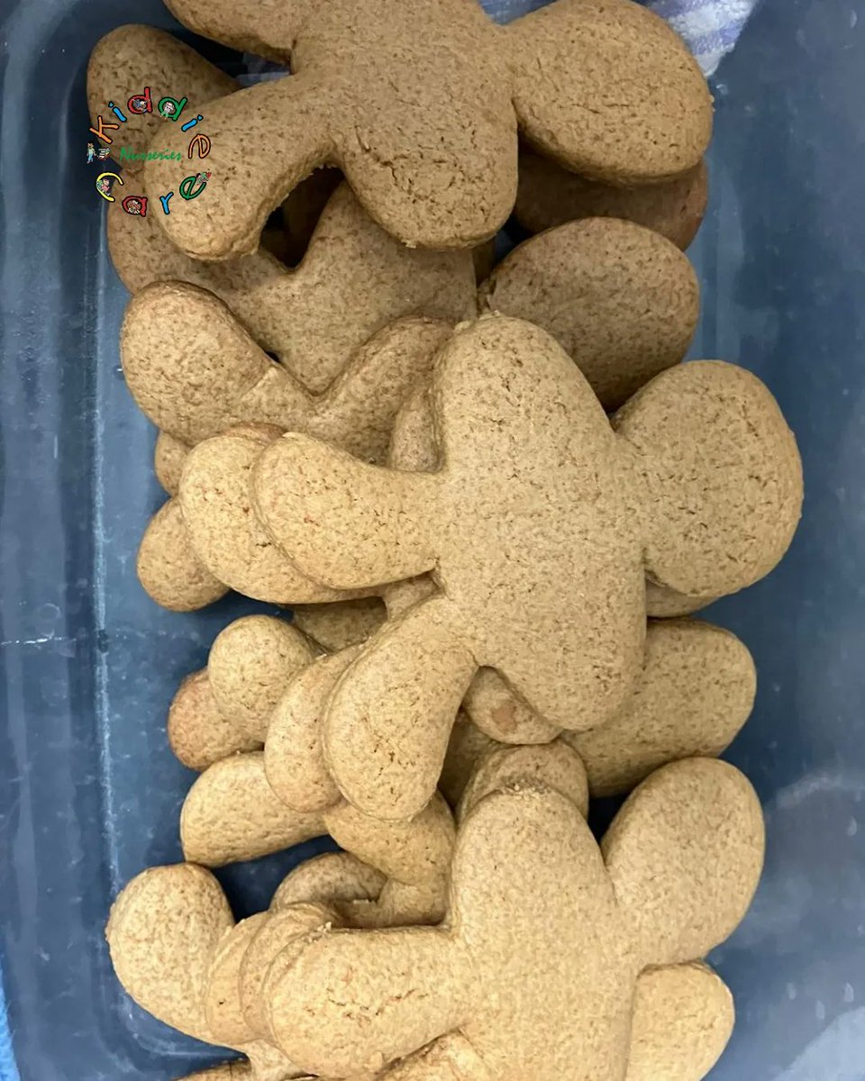 KiddieCareN's tweet photo. The children at Botwell Nursery had a wonderful time making gingerbread men, combining creativity and hands-on learning with a sprinkle of Christmas magic. 🍪🎁 https://t.co/nkz7FBE1JW