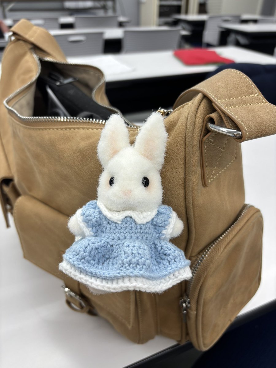 학교 가방에 달았는데 볼 때마다 귀여워서 기분이 좋아짐ㅎㅎ 이 귀여운 것을 내가 떳다니