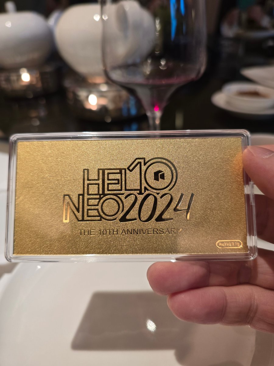 dahongfei's tweet image. Christmas is coming! 🎄 I'm planning my third personal #Giveaway to the whole cryptocurrency community.
Vote for the winner's prize:
💚Like if you vote for $NEO and $GAS
🔄RT if you choose 999.9 Gold Neo 10th Anniversary Ingot
👇Comment if you have a better prize idea