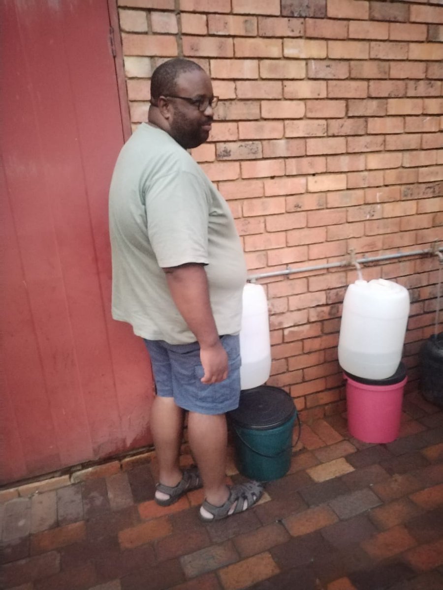 mustafm's tweet photo. Jazakallahu Khayran to the Muslim community for allowing us to fetch the water at Zakariyya Park Mosque.Muslim community always come through for the community of Vlakfontein. May Allah reward you. @JHBWater @Siyafunda_ctc @MWLOrg_en @DadaMorero https://t.co/zuasQaiBdv