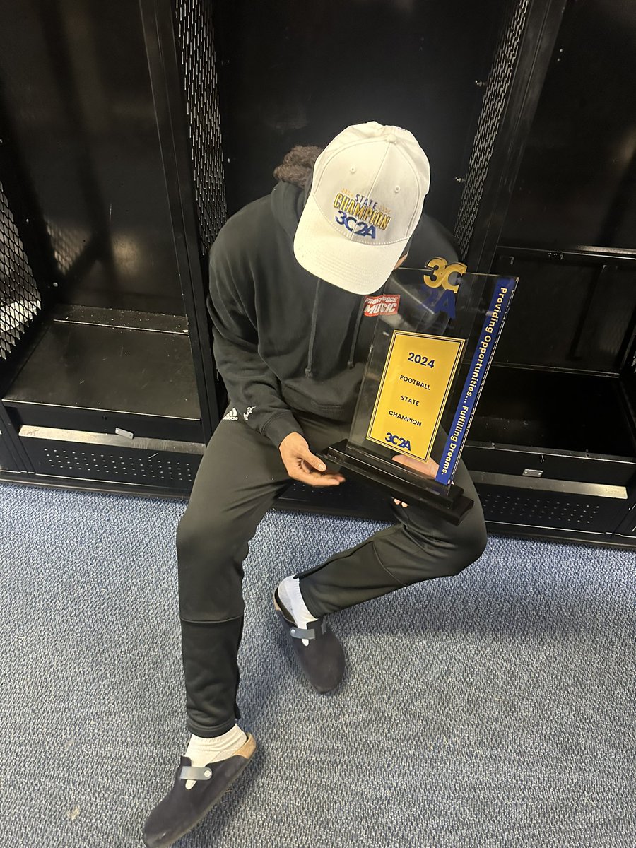 SimonMapa11's tweet image. 2024 California Juco State Champs!!🥇Grateful and blessed to be apart of this family! #CSM #Writethescript