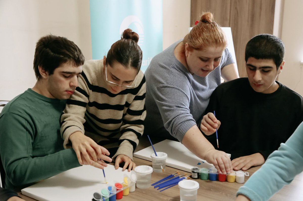🤗 CoinEx Charity held a “Bridge to Hope” special event in Tbilisi to bring warmth and care to the special needs children at the "First Step" children's center. ❤️

🏫It's worth noting that UFC🥊 fighter and CoinEx ambassador Liana Jojua participated in the event, spending