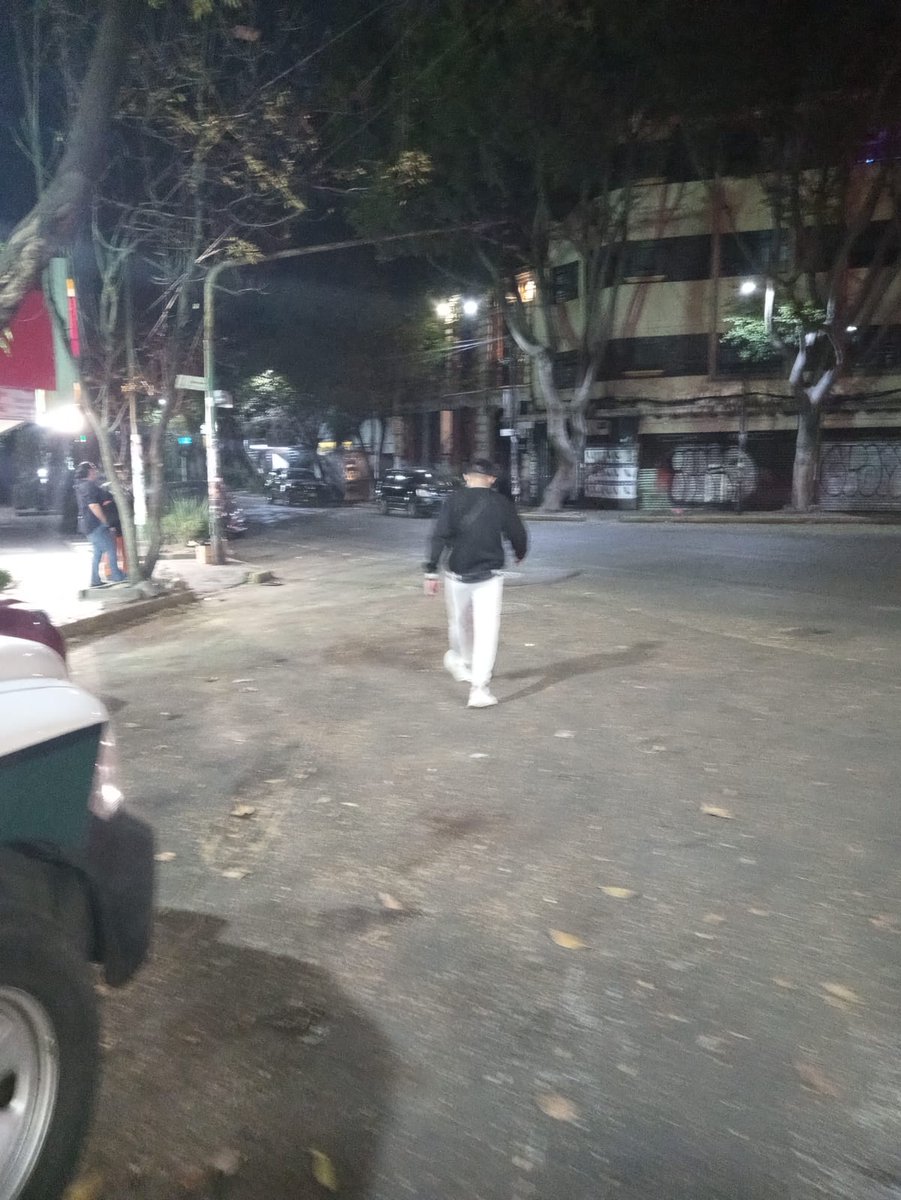 Alex_DeHumbolt's tweet photo. Ahí esta el sexoservidor , el cual lo tuvieron que dejar ir, porque él administrador, se encerró en su edificio y ya no sslio a apoyar a los oficiales. https://t.co/XQ5XA9V4rw