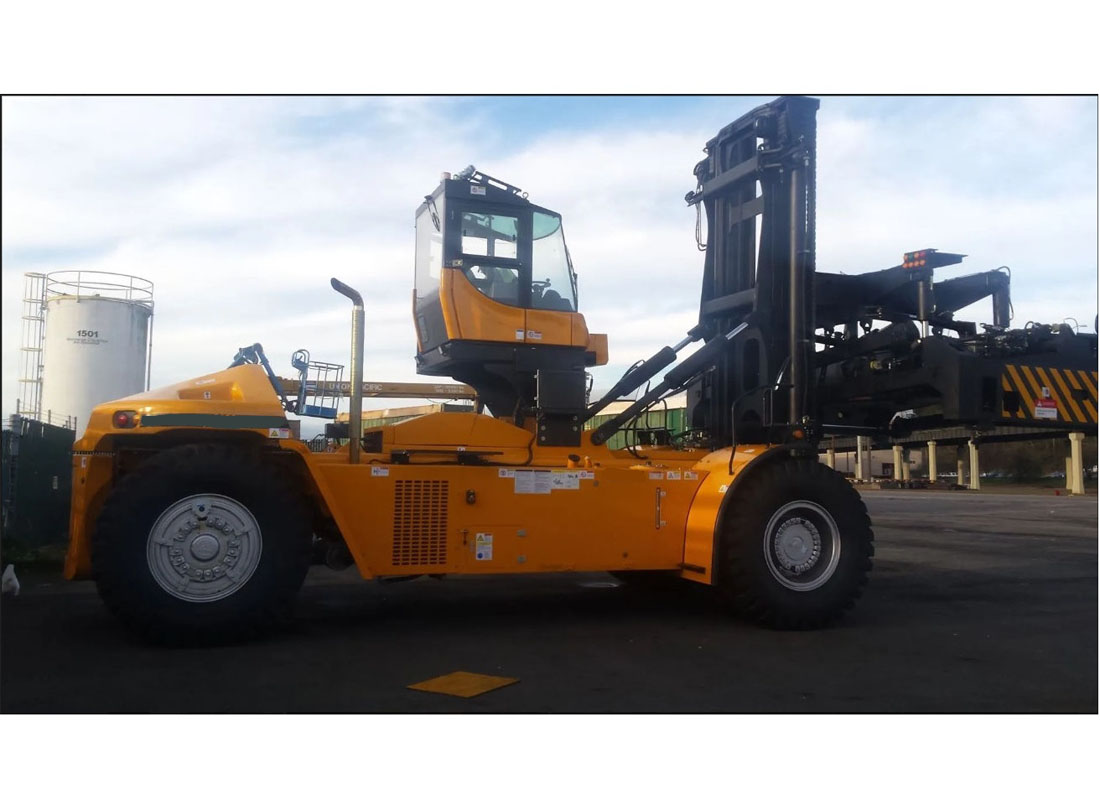 Qingdao_Shanhai's tweet photo. 🚛 Empty Container Handler
MODEL:- SDCY90K6H4
Max Lift: 9 Tons | Total Weight: 40 Tons
Rugged design with advanced hydraulics for ports &amp; depots! Streamline logistics now!

#ContainerHandler #Logistics #HeavyMachinery https://t.co/3OxDpe8hIy
