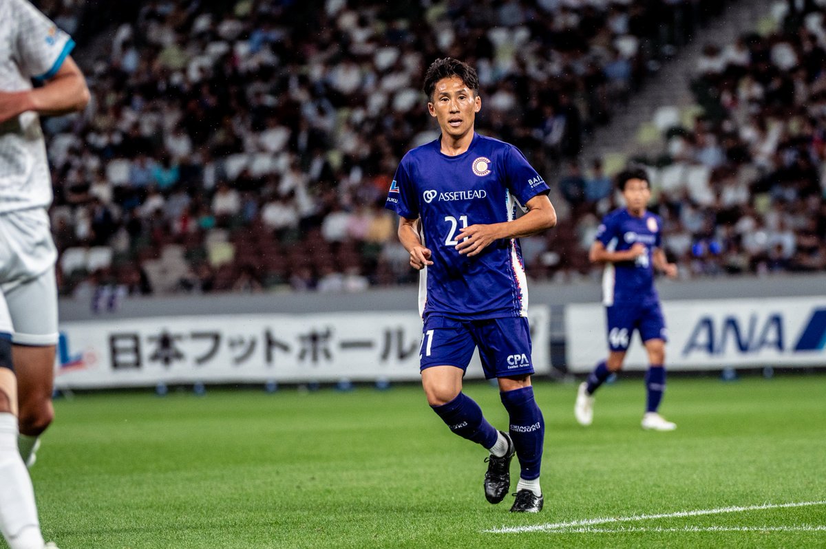 CriacaoShinjuku's tweet photo. 2025シーズンもクリアソンでプレーする
選手のコメント 

#中山雄登（なかやま・ゆうと）
MF
広島県出身 / 1991年4月11日生
2023年〜 #クリアソン新宿 

コメント
"昨年は、シーズン途中には首位に立つこともあったものの、後半の失速により、とても悔しい思いをし、今年こそJFL優勝、悲願のJリーグ昇格を目標として挑んだシーズンでした。

最終的には昨シーズンを下回る順位で、思い描いていた結果とは程遠く、最後の最後まで残留争いをする、とても苦しい、悔しいシーズンとなりました。

ただ、特に終盤は毎週毎週が本当にプレッシャーのかかる中で、仲間と共に切磋琢磨し、残留という最低限の目標ではありますが、自分たちの力で果たすことができ、精神的にも成長を感じることもできた1年となりました。

苦しみながらも残留をすることで、来年もまたこのJFLで戦えることがどれだけ幸せなのかも強く感じることができました。

自分がクリアソンに加入し、この2年間、クリアソン新宿を前に進めることができていない。この現状には本当に悔しさを感じています。

もちろん決して簡単な目標ではないことはわかっていますが、だからこそ、この仲間と新宿の皆さんと共につかみ取りたいと思いますし、クリアソン新宿なら絶対にできると信じています。

そして、どんな時も変わらず温かく応援してくださる皆さん、クリアソンに関わってくださっている皆さんに喜びや豊かさをもっと届けたい。

そのためにも、2025シーズンはより結果にこだわり、自分自身も自分の力でクリアソンを前に進めるんだと、より覚悟を持ってプレーします！

たくさんの喜びを共有できる1年にできるよう頑張ります！皆さん、来季もよろしくお願いいたします！！"
