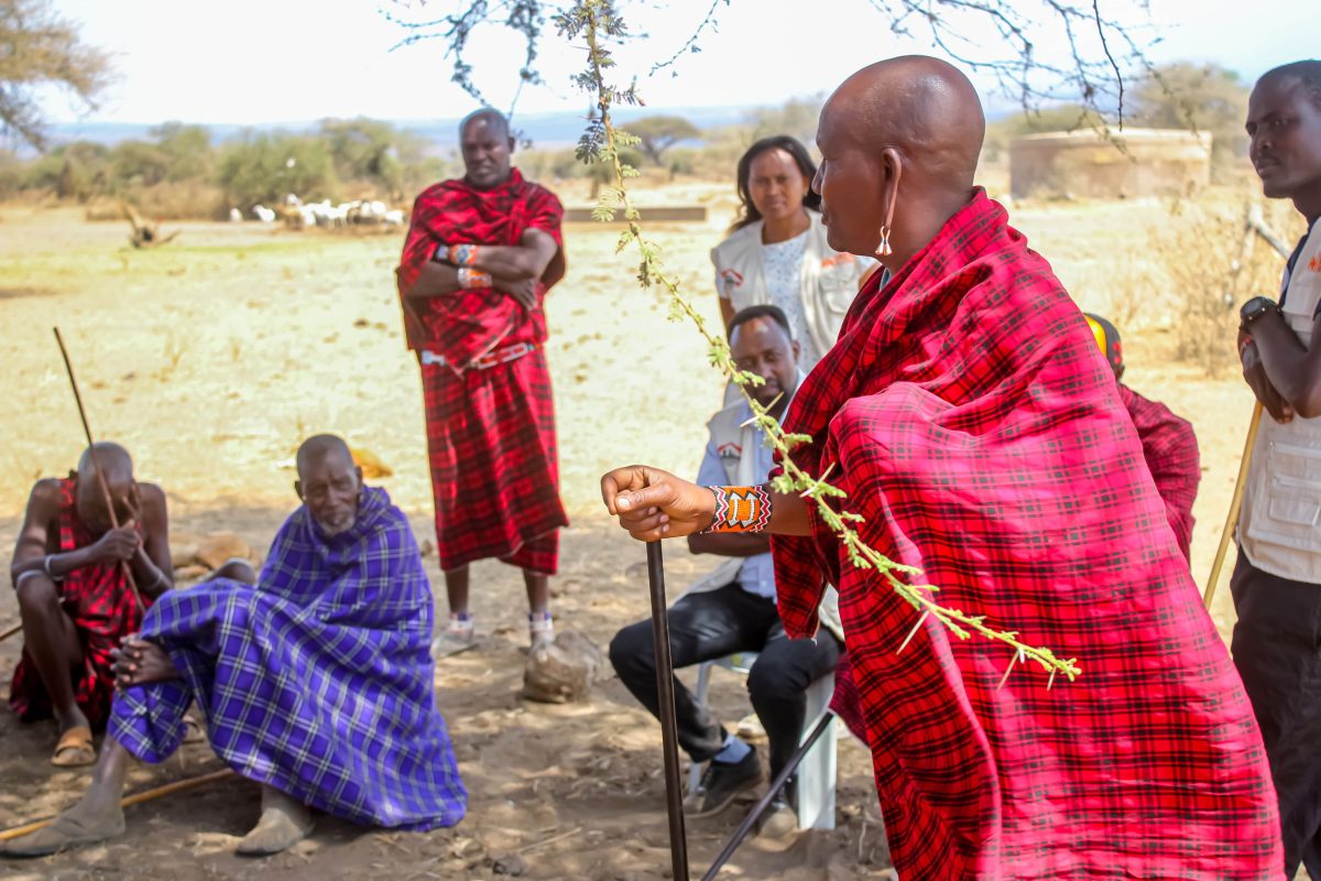 TonyMwebia's tweet photo. Indigenous Kenyan men campaign against female genital mutilation via @VOAAfrica  https://t.co/PVrl1lKKqE #MenEndFGM https://t.co/8bMnTDLcDG