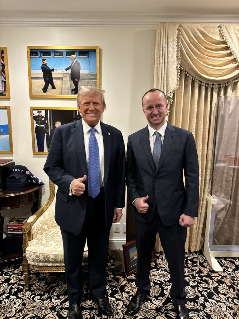 JUST IN: CEO of Crypto.com met with the US president Donald Trump. $CRO