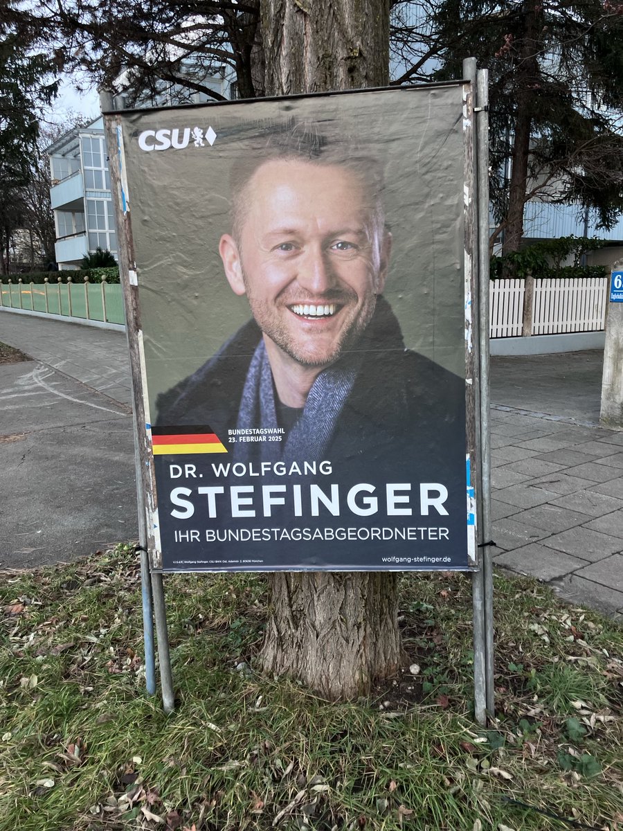 #Wahlkampf beginnt am #Arabellapark 👍 es braucht so dringend wie nie eine politische Wende