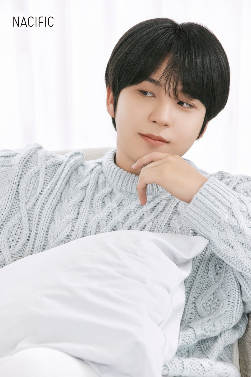 KrNacific's tweet photo. 𝙉𝘼𝘾𝙄𝙁𝙄𝘾 𝙓 𝘼𝙏𝙀𝙀𝙕

𝒪𝒰𝑅 𝒮𝒯𝒪𝑅𝒴📖

티니들〰️
종호없이 살 수 있어요? 

종호 지금 되게 귀여운데
🐻딩굴댕굴 말랑말랑 곰돌이 그 자체인데

#네시픽 #에이티즈 #종호
#nacific #ATEEZ #JONGHO https://t.co/FxHSI3f1Tr
