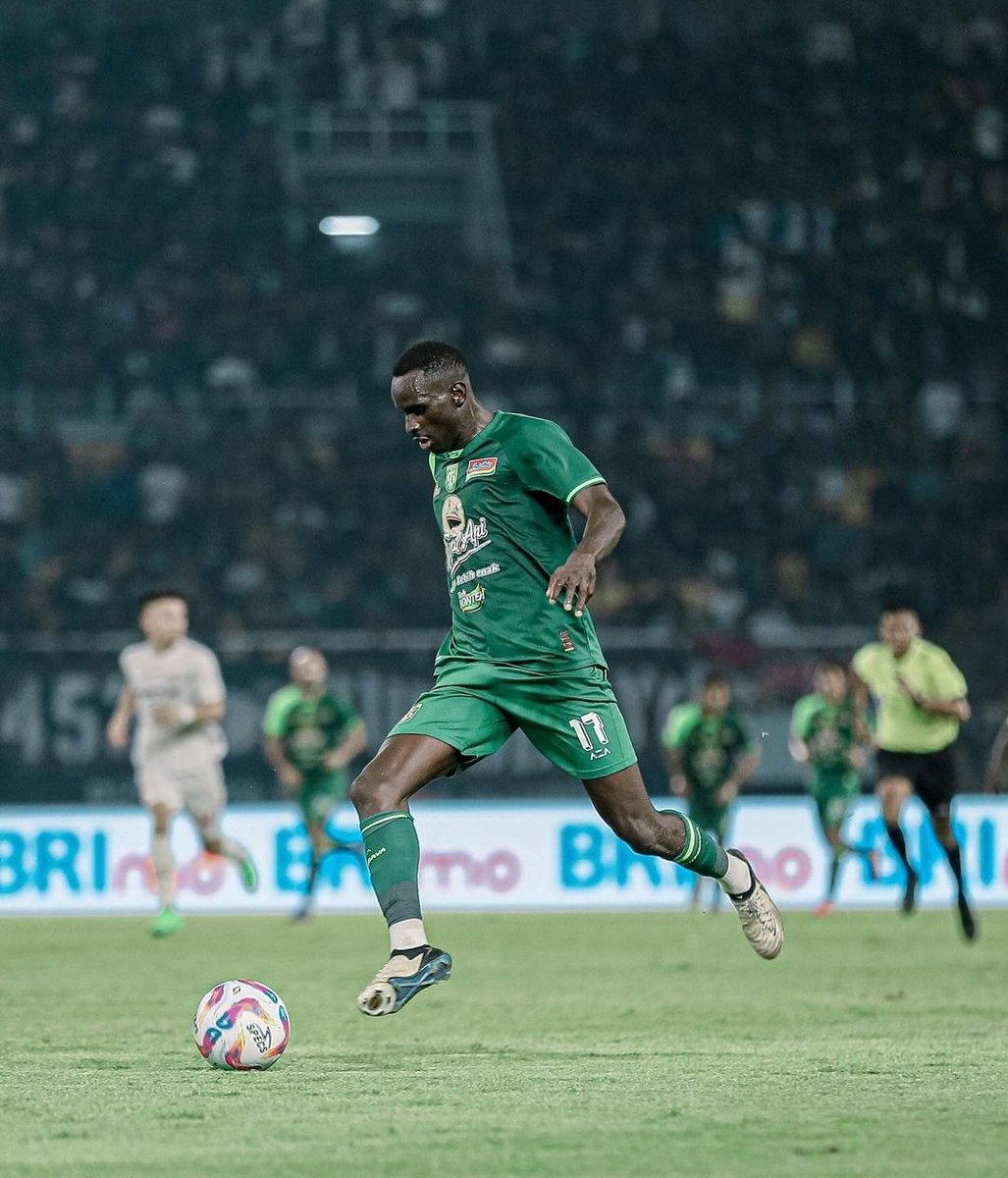 Siapa sangka kalau Flavio Silva dan Mohammed Rashid berada di papan atas daftar top skor sementara dengan masing-masing mencetak enam gol. 

Enam gol ini berselisih tiga gol saja dari pemimpin top skor sementara Egy Maulana Vikri yang semalam baru saja mencetak gol kesembilannya.