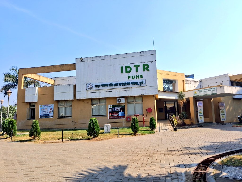 avaliyapravasi's tweet photo. 📍 IDTR, Pune
👉🏻 Institute of Driver Training and Research, Pune
👉🏻 वाहन चालन प्रशिक्षण व संशोधन संस्था, पुणे
#idtr
#idtrpune https://t.co/3Ow8kJUqrP