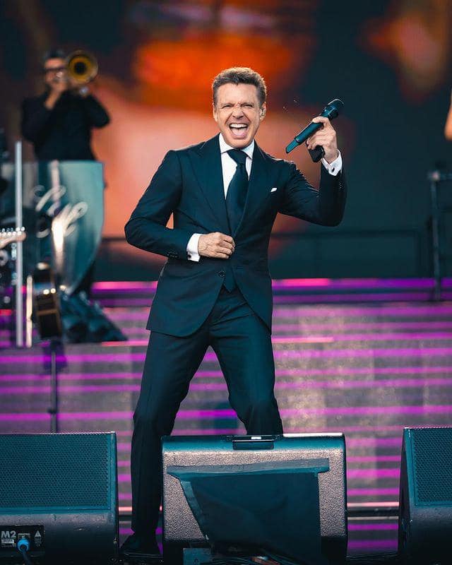 todoxluismiguel's tweet photo. Bello Domingo Incondicionales de nuestro SOL
@lmxlm #LuisMiguel #txlm #ClubOficialChile #Incondicionales #TodoPorLM #TXLM35 #Tour2024 #Gira https://t.co/gQKpdT5Sjt
