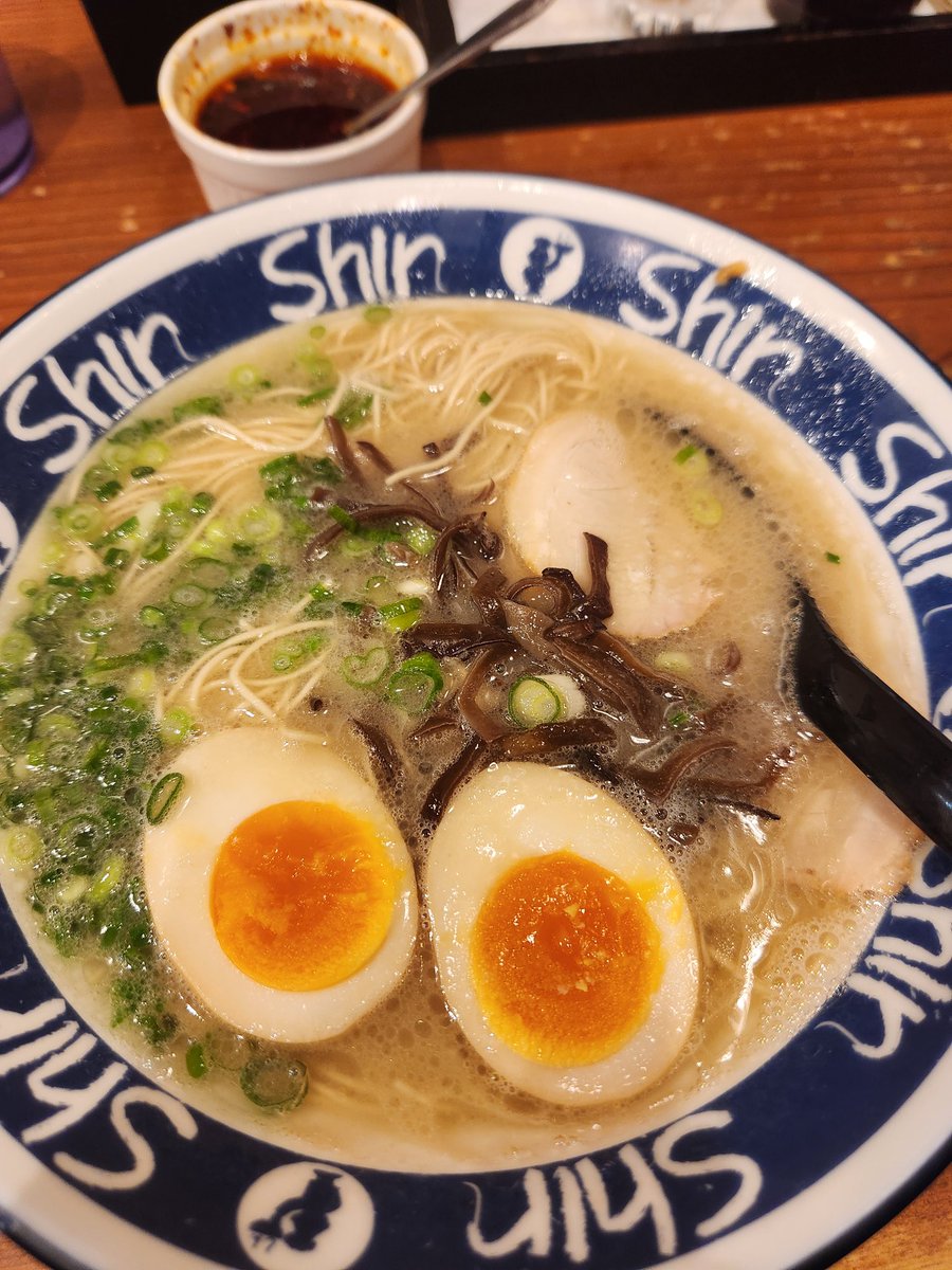 XIA__sub's tweet photo. 1個目、熊本で食べたお寿司２個目、シンシンラーメン本店
3個目、一緒にバイトしてた友達と行ったお店、あのポテトの名前が確かこぼれたぽてと？だった
4個目、一番お気に入りだった小倉の寿司屋！シャリの上布団みたいなバカでかいさしみがめっちゃよかった！
当日とった魚でつくってまじうまかった！ https://t.co/cCqzX1DESF