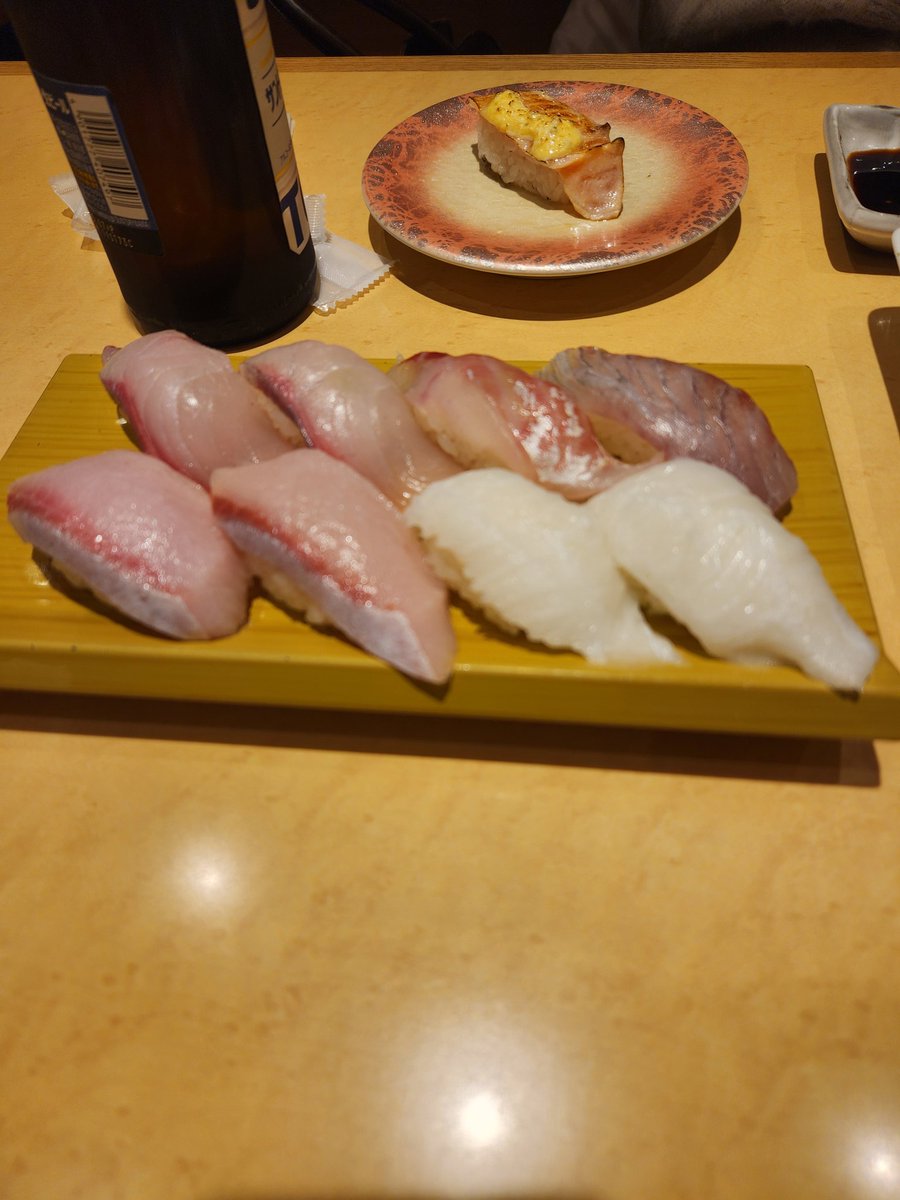 XIA__sub's tweet photo. 1個目、熊本で食べたお寿司２個目、シンシンラーメン本店
3個目、一緒にバイトしてた友達と行ったお店、あのポテトの名前が確かこぼれたぽてと？だった
4個目、一番お気に入りだった小倉の寿司屋！シャリの上布団みたいなバカでかいさしみがめっちゃよかった！
当日とった魚でつくってまじうまかった！ https://t.co/cCqzX1DESF