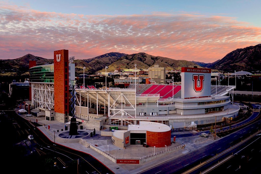 OfficerNaeNae's tweet photo. @WayshawnParker Come to Utah, man! We need your talent here and you’ll be part of one of the greatest environments in all of college football. https://t.co/e9TqA5NiXX
