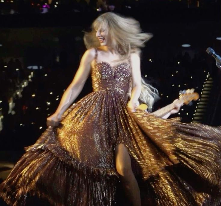 strwbeariis's tweet photo. ୨୧ : what’s an outfit you wish taylor wore more? https://t.co/78nTlv9jHg