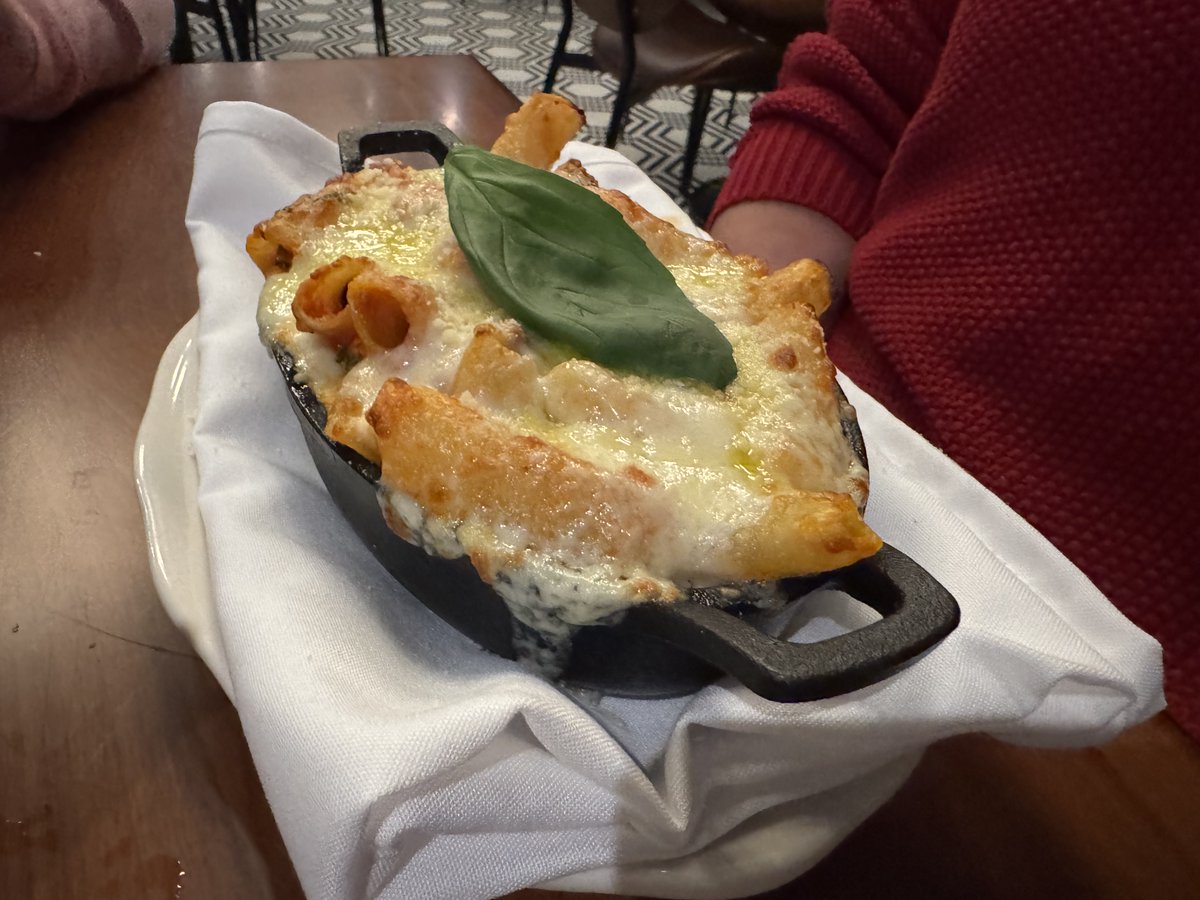 AtlantaGrubber's tweet photo. 🍝 Been to all 3 Granas, the latest friends &amp; fam night at new Southern Post location, Roswell. 📍 The short rib is my favorite thing I've had so far, and the mussels are also top shelf. 🥩🐚 We've liked everything at all 3 locations! 🌟
#Grana #RoswellEats #SouthernPost 🍝🥩🐚✨ https://t.co/0ZofpSElAA