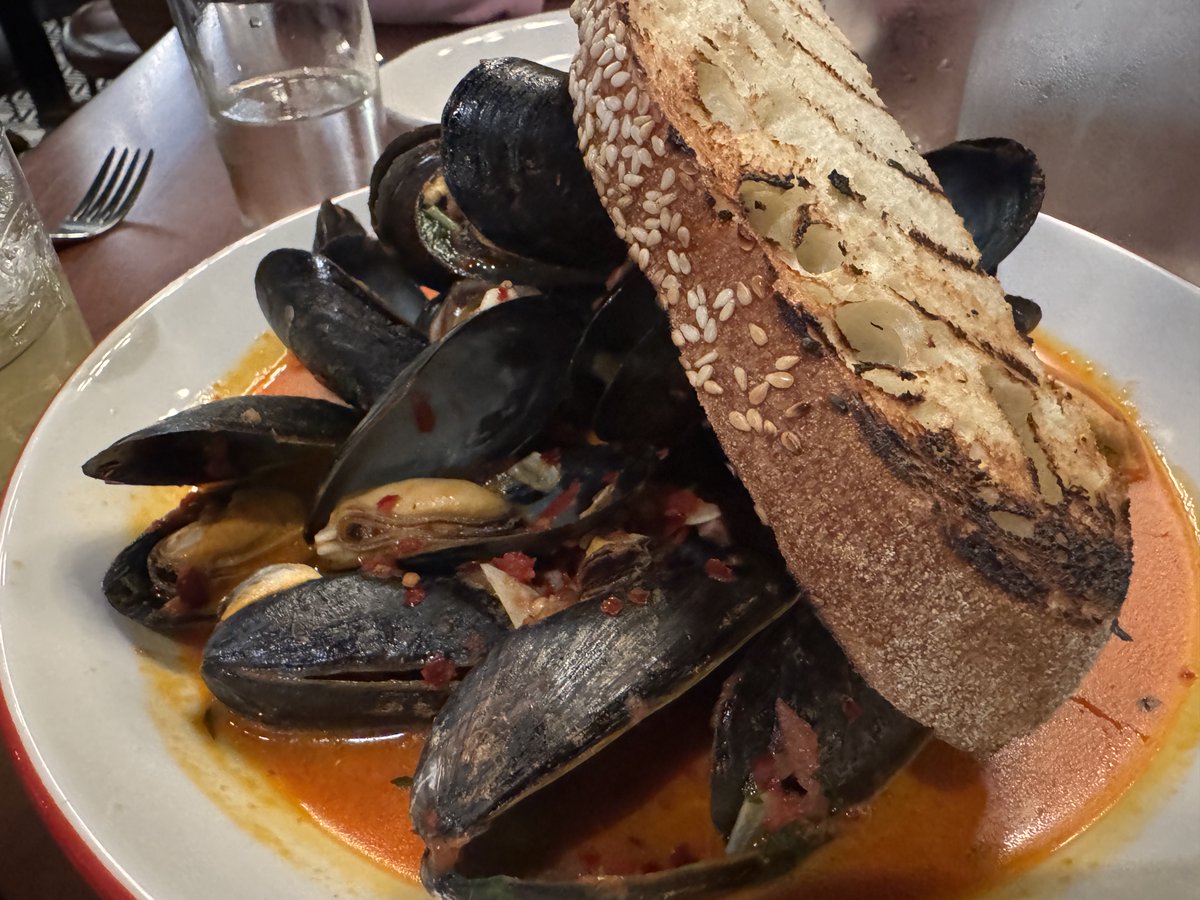 AtlantaGrubber's tweet photo. 🍝 Been to all 3 Granas, the latest friends &amp; fam night at new Southern Post location, Roswell. 📍 The short rib is my favorite thing I've had so far, and the mussels are also top shelf. 🥩🐚 We've liked everything at all 3 locations! 🌟
#Grana #RoswellEats #SouthernPost 🍝🥩🐚✨ https://t.co/0ZofpSElAA