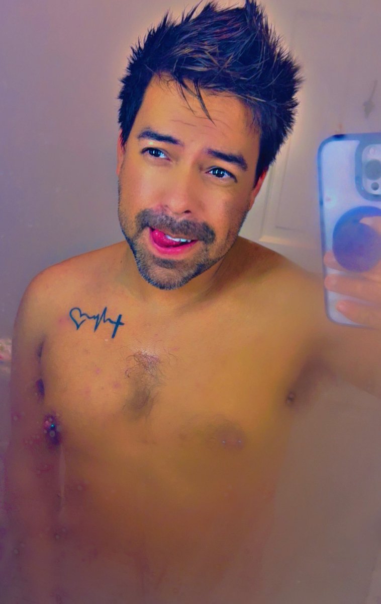 JesseHdz88's tweet photo. Yβall have a Gnite! ππΌπ€ ππΌ π
Okis, last selfie of the day⦠LOL #MirrorSelfie #FreshOutOfShower lol https://t.co/GfNAMOrYH4