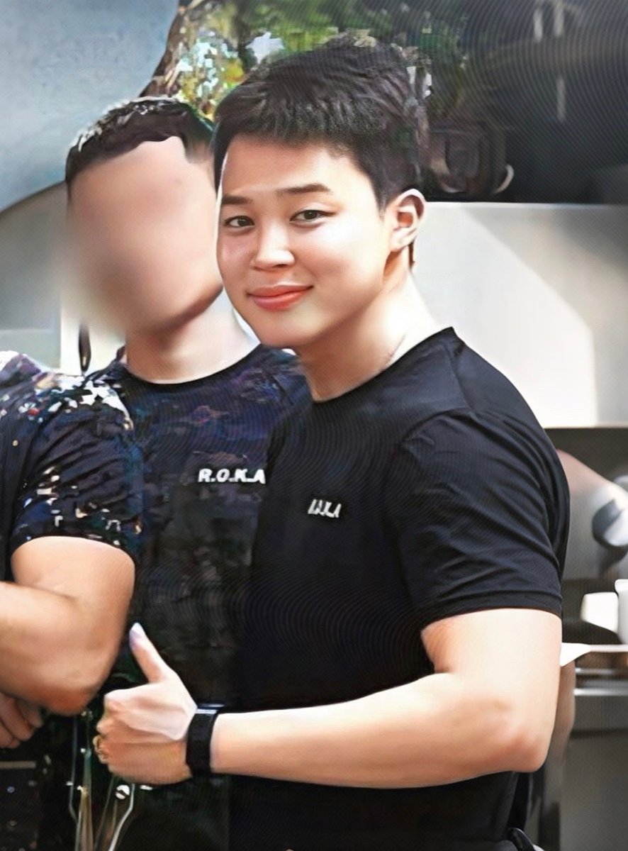 OMG JIMIN 😮 SO BIG!!!!! HE IS SO BIG😭😵‍💫