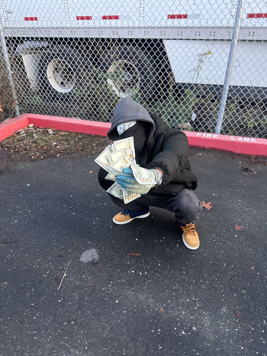 Dooni3Nmbd's tweet image. I had murder on my mind at 16 I was shooting 💥🎭 #NmbdShit💰 #FreeDaTeam🔐