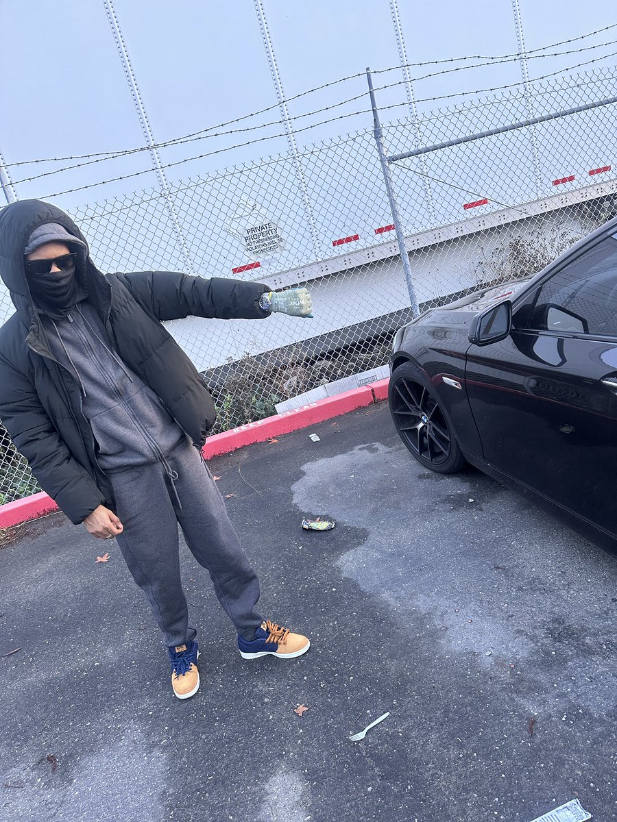 Dooni3Nmbd's tweet image. I had murder on my mind at 16 I was shooting 💥🎭 #NmbdShit💰 #FreeDaTeam🔐