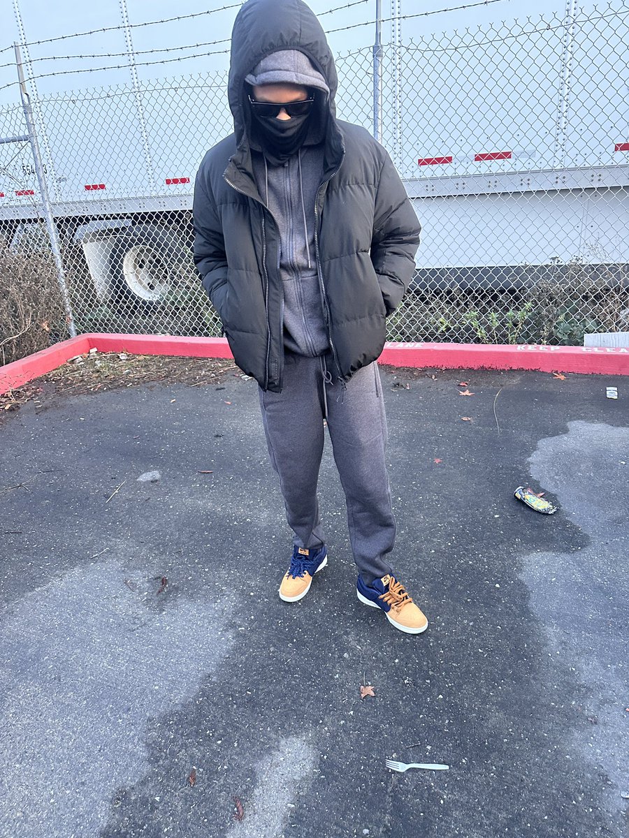 Dooni3Nmbd's tweet image. I had murder on my mind at 16 I was shooting 💥🎭 #NmbdShit💰 #FreeDaTeam🔐