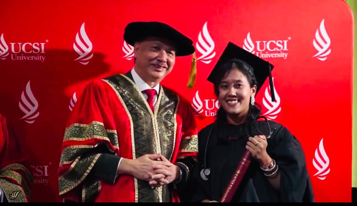 ThurgaashiniG's tweet photo. Started with a dream,and now I’m here. #officiallyadoctor 🎓🩺❤️ https://t.co/enijC0K0Zk