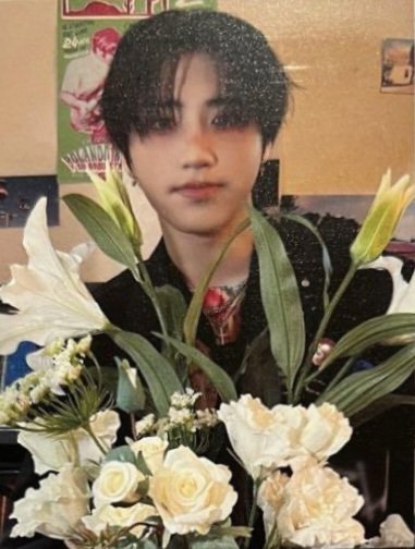 lqlO27E_1's tweet photo. hmv 럭드 한이 실물! https://t.co/4BaSQeGdJL