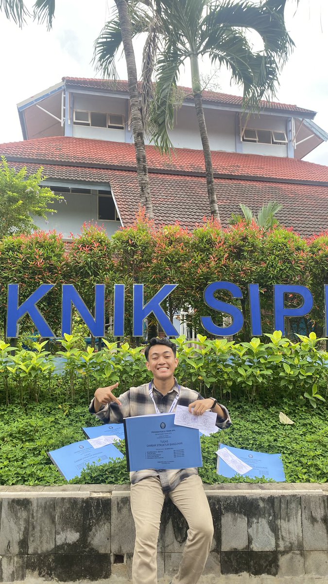 mr_arrayan's tweet image. meskipun perjalanannya kaya rollercoaster 🎢 📈📉 akhirnya semester 1 done