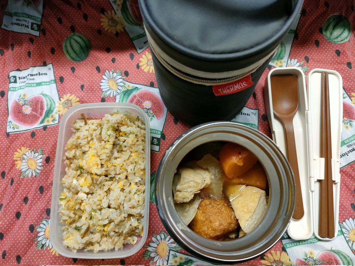JPenguinLunch's tweet photo. 今日の #お弁当 🍱🥢
🍴おでん🍢
🍴レンジチャーハン
#お弁当記録 #お弁当作り #男子ごはん #スープジャー https://t.co/PJEXirIAFq