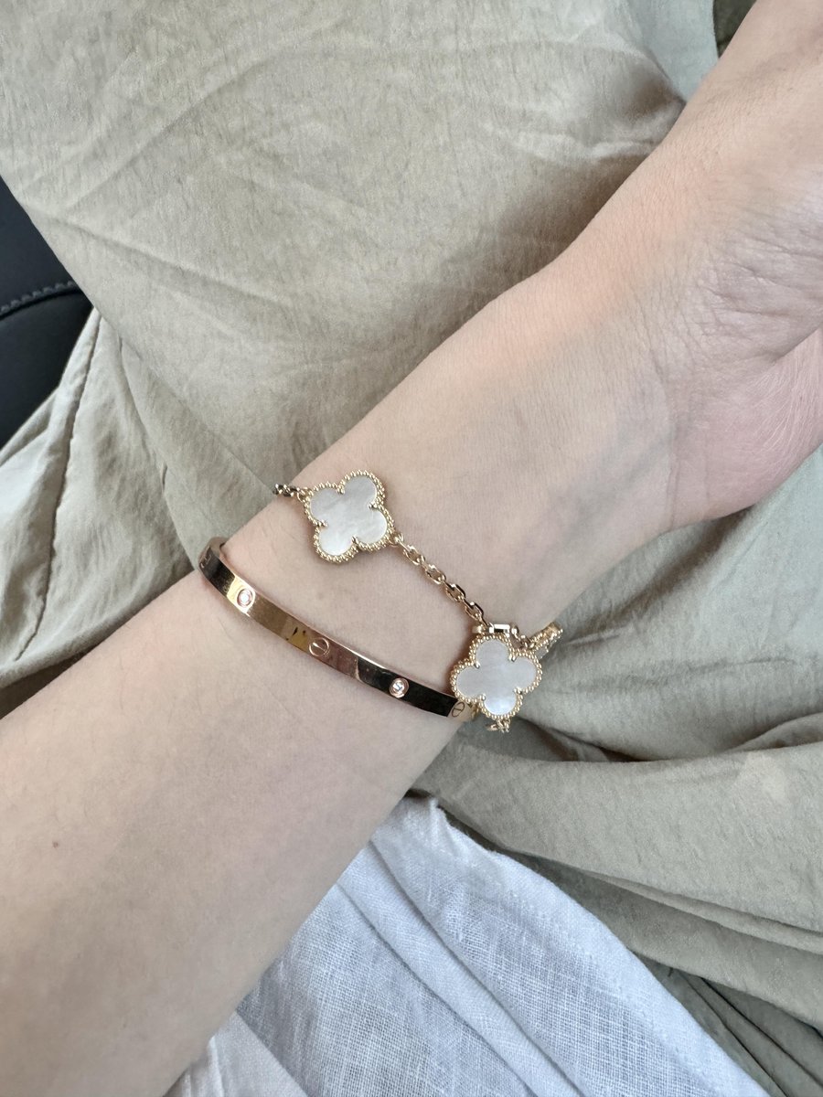 Jessicaleebnm's tweet photo. This combination looks pretty good✨✨💖💖 https://t.co/508mo2qOdb