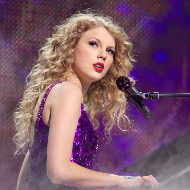 strwbeariis's tweet photo. ୨୧ : what’s your fav and least fav opening track by taylor? https://t.co/IuMcnsUReA