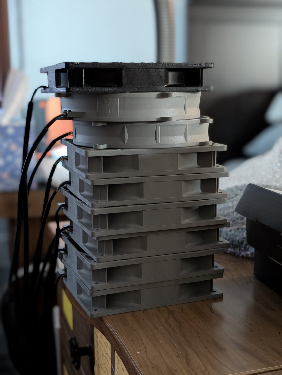 TheProfosist's tweet image. You know there&apos;s a #CustomPCBuild going down when you see a stack of @Noctua_at fans like this! #NFP14 #Redux

#PCrepair #BuildLog #DarkPylon